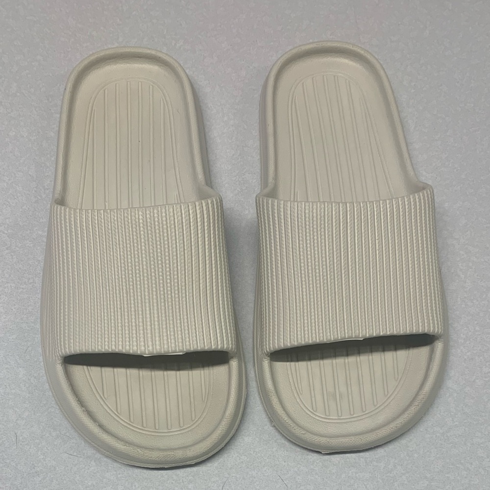 Women’s Neutral Color Slides  Size M (7-8)